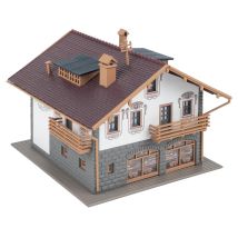 Faller 191836 Alpesi ház kávézóval
