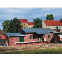 Auhagen 11383 Vasúti raktárépület rámpával