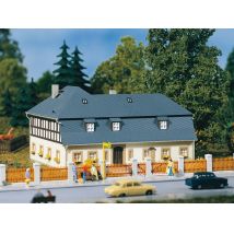 Auhagen 11385 Többgenerációs családi ház, Mühlenweg 1