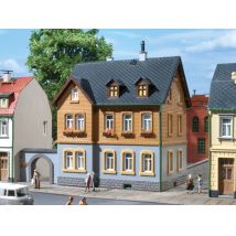 Auhagen 12258 Lakóház, gyárnegyed, H0/TT