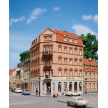 Auhagen 13334 Sarokház bolttal