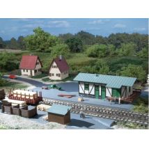 Auhagen 14451 Áruraktár, pályaudvar /Güterschuppen mit Ladestraße/