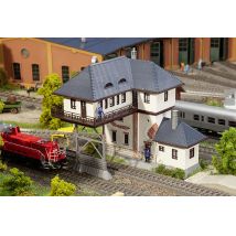 Faller 120108 Váltóőtház, nyerges váltóállító központ