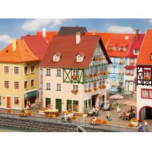 Faller 130492 Városi ház átjáróval