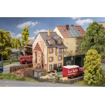 Faller 130692 Óvárosi ház deszkakerítéssel