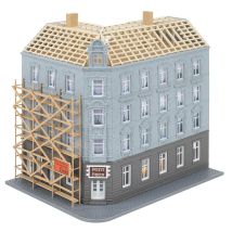 Faller 232166 Városi sarokház felújítás alatt