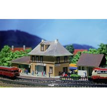 Faller 232571 Vasútállomás, erdei templom