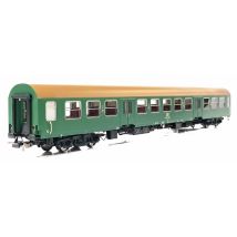 PIKO 28002 Személykocsi, Halberstadt, 2.o., barna tetővel, DR IV