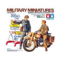 Tamiya 35241 N&eacute;met motoros fut&aacute;r katonai rend&eacute;sszel 1/35