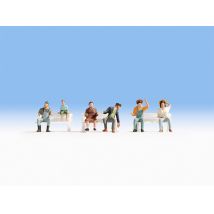 Noch 15628 Ülő figurák (pad nélkül)