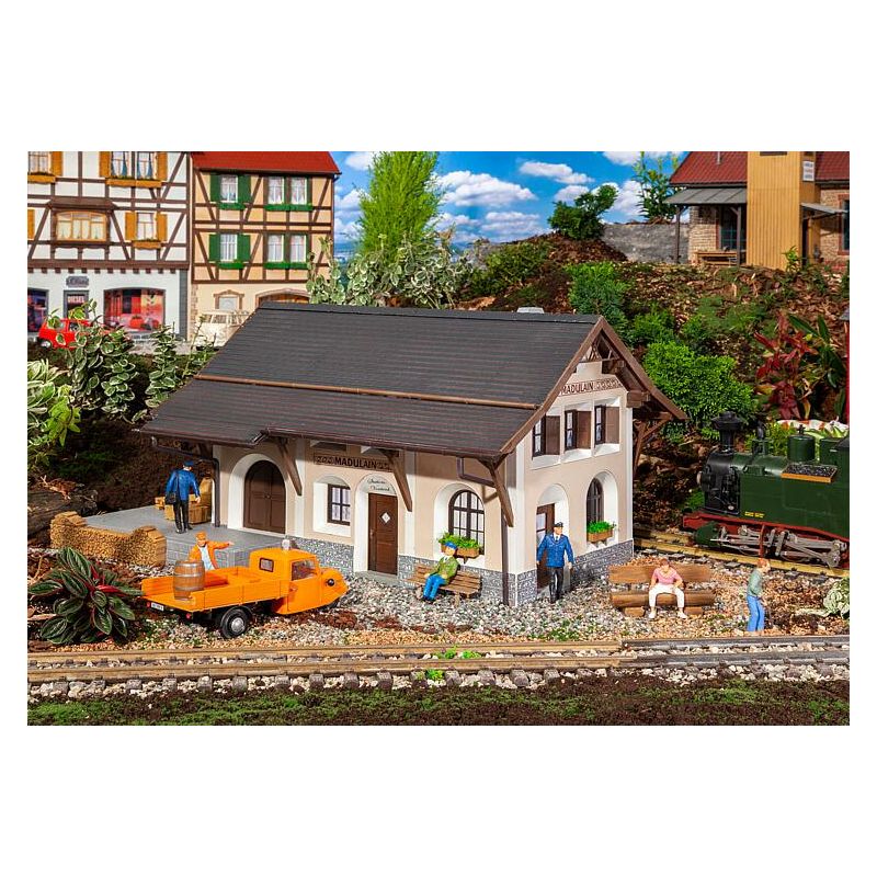 Pola 330897 Állomás, Madulain