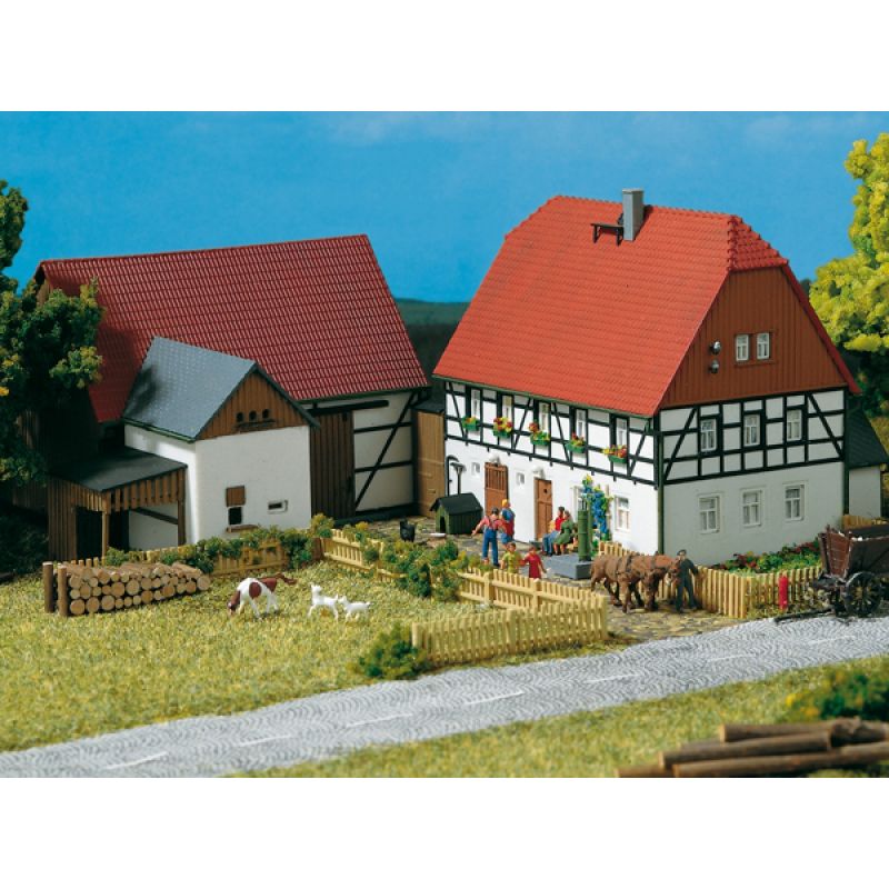 Auhagen 11350 Tanya, falusi ház