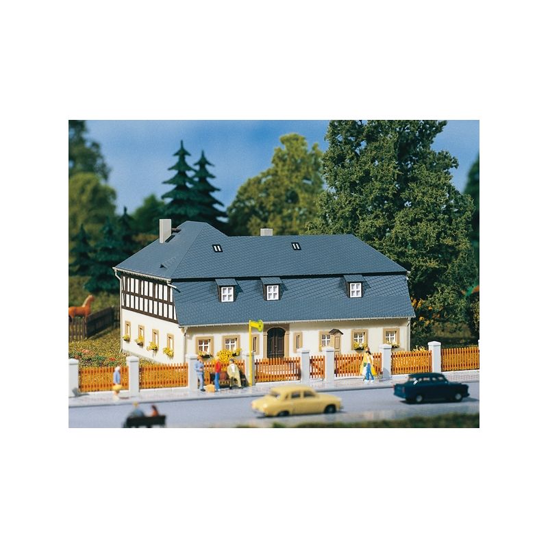 Auhagen 11385 Többgenerációs családi ház, Mühlenweg 1