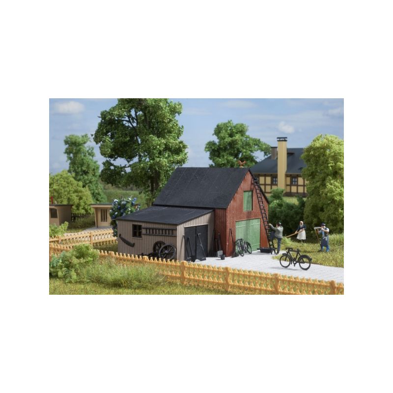 Auhagen 11408 Raktár garázzsal