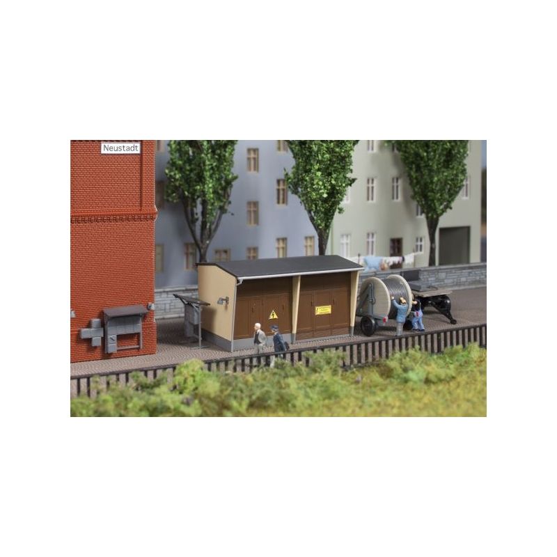 Auhagen 13338 Transzformátor állomás tartozékokkal /Trafostation mit Zubehör/