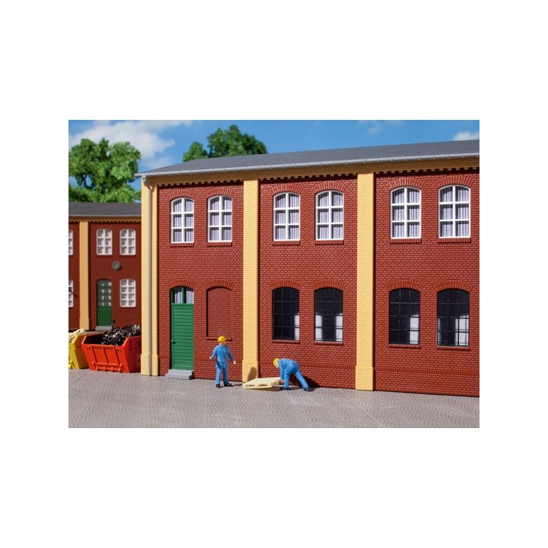 Auhagen 80506 Dekorlap, téglafal ablaknyílásokkal, 2323A/2323B, vörös