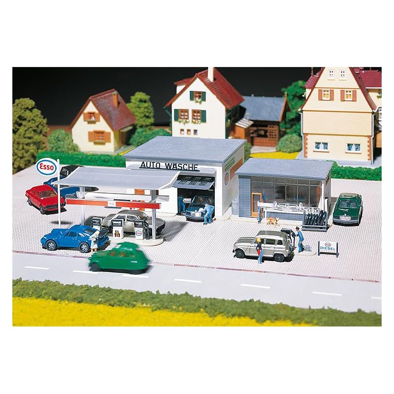 Faller 130296 Esso benzinkút autómosóval