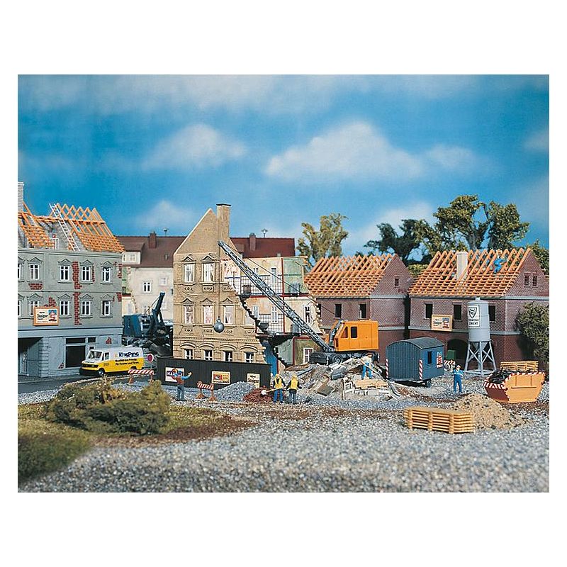 Faller 130466 Bontás alatt álló ház, patinásított