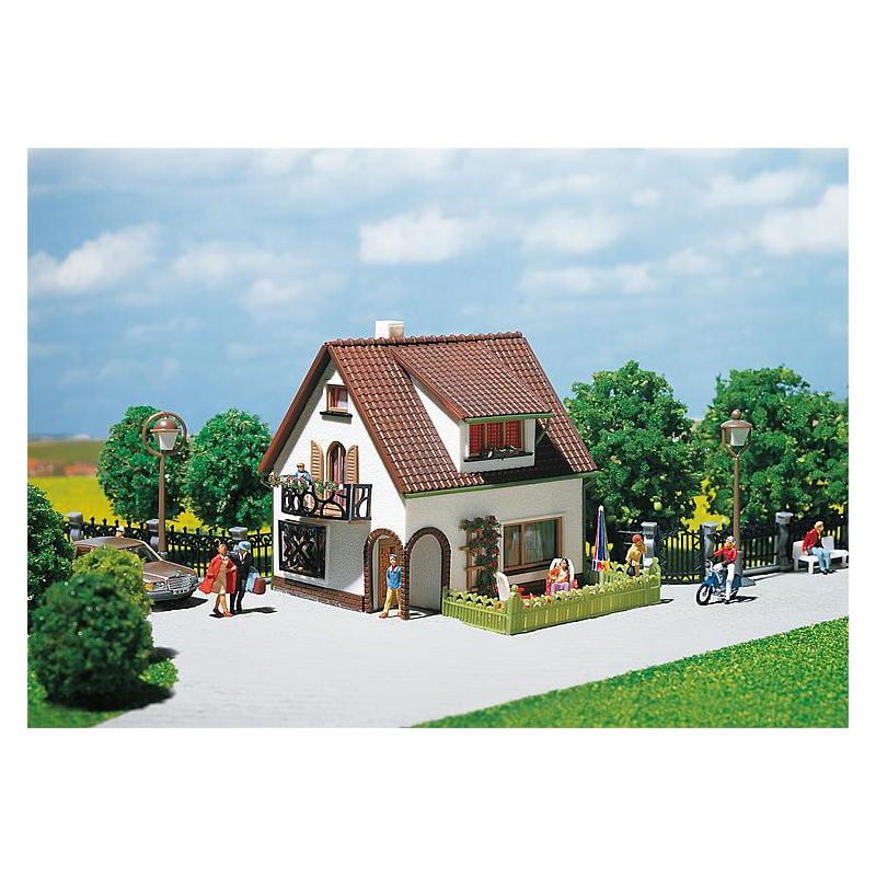 Faller 130200 Családi ház tetőtéri ablakkal