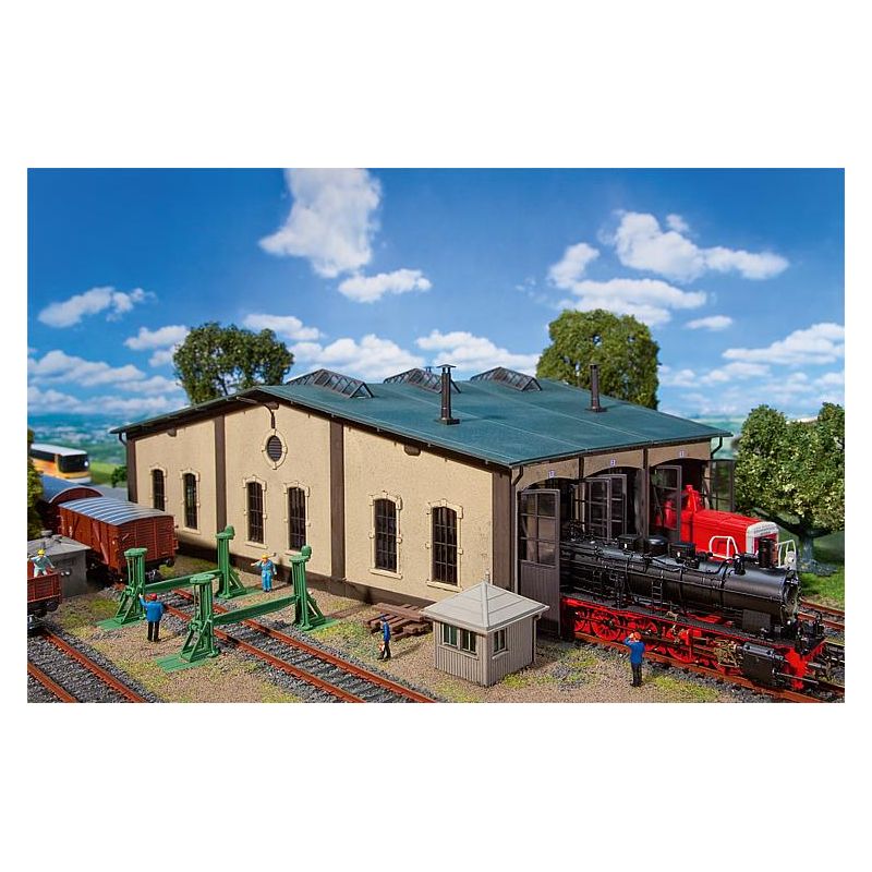 Faller 120277 Háromállású fűtőház, szervómotoros ajtókkal, kiegészítőkkel (patinásított)