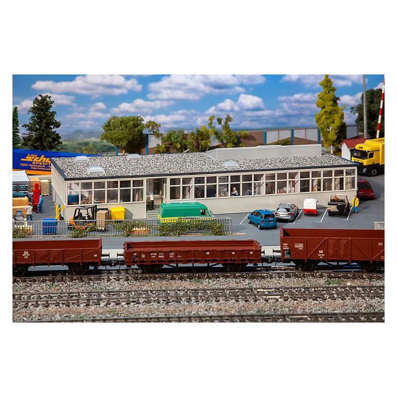 FALLER 130168 javítóműhely mit Inneneinrichtung