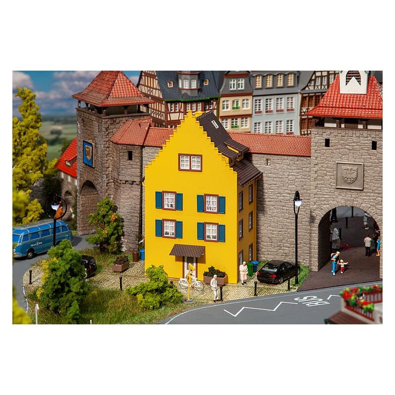 Faller 130709 Kisvárosi ház homlokzat (nincs hátoldalala)