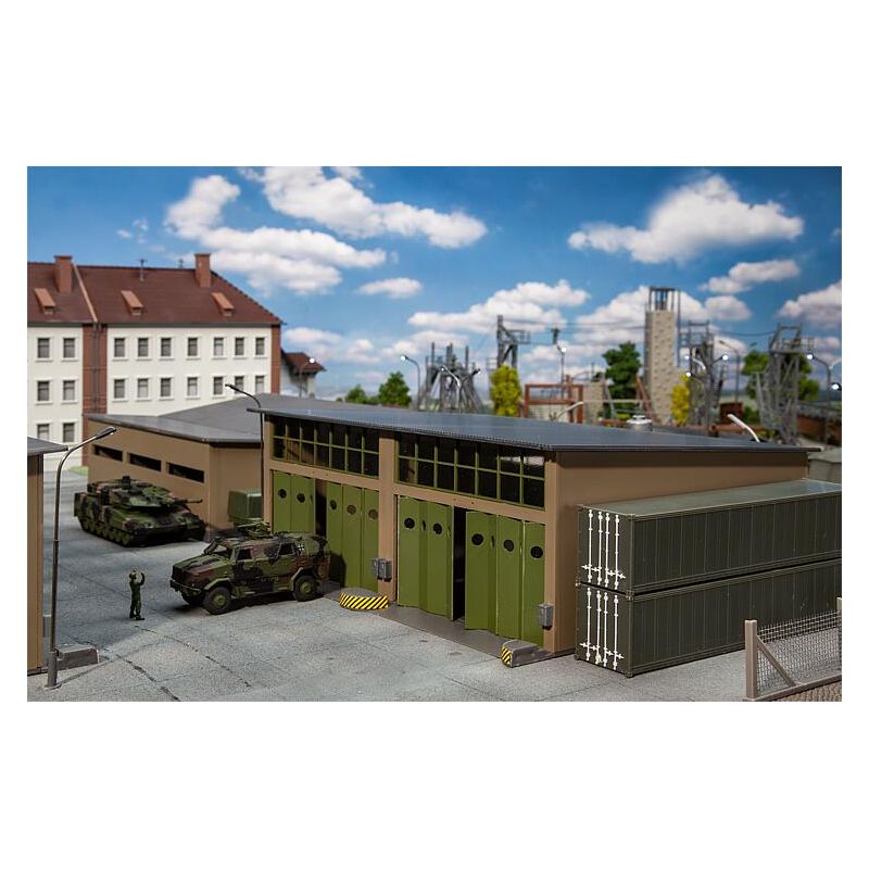 Faller 144106 Katonai járműhangár, javítóműhely