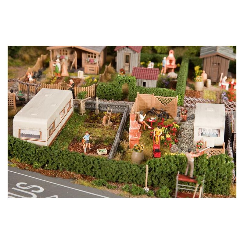 Faller 180495 2 Veteményyes kert lakókocsival