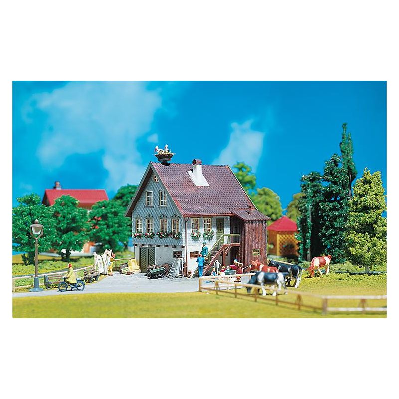 Faller 130280 Falusi családi ház, gólyafészekkel