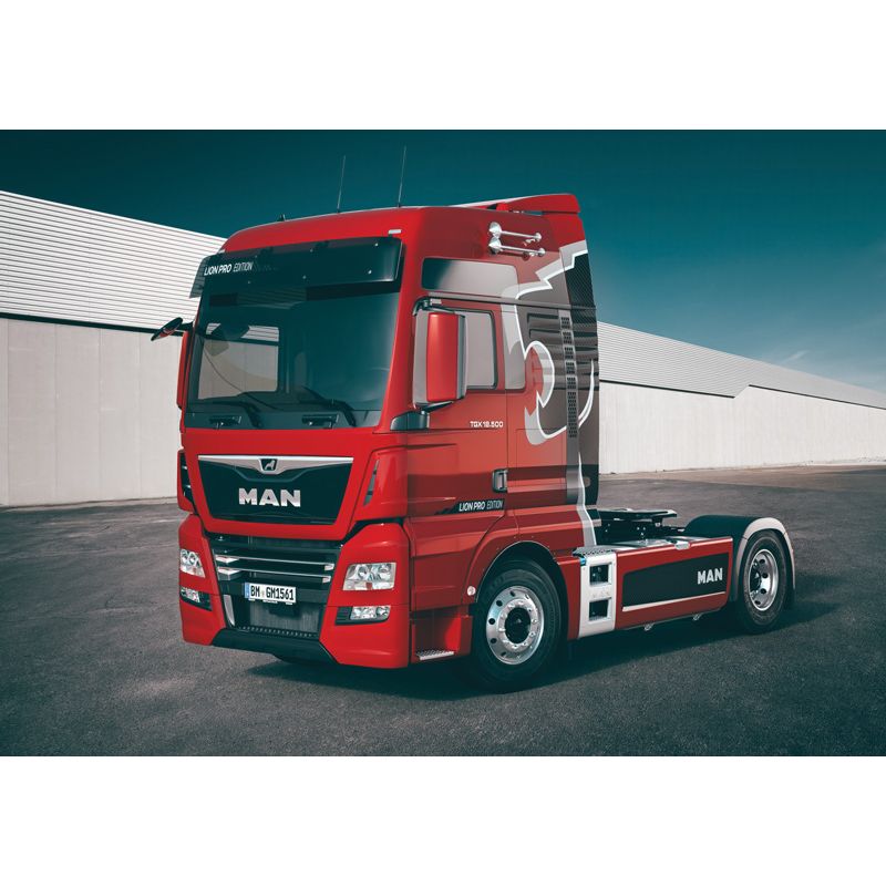Italeri 3959s   MAN TGX XXL D38   1:24