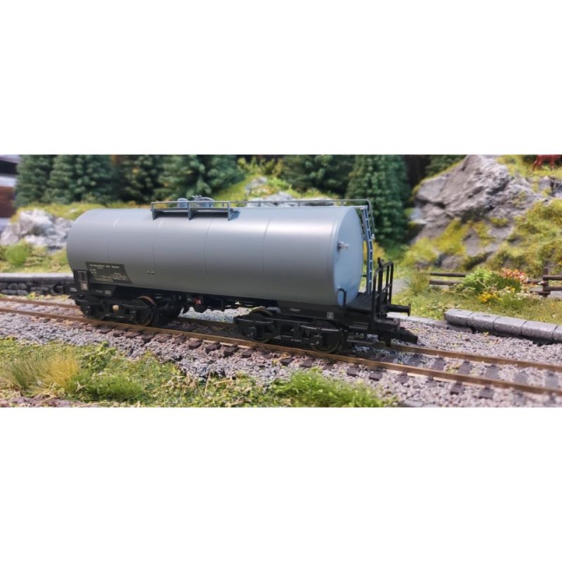 Liliput 235966 Tartálykocsi fékhíddal, 'Fuchs Mineralölwerk GmbH Mannheim', DB IV