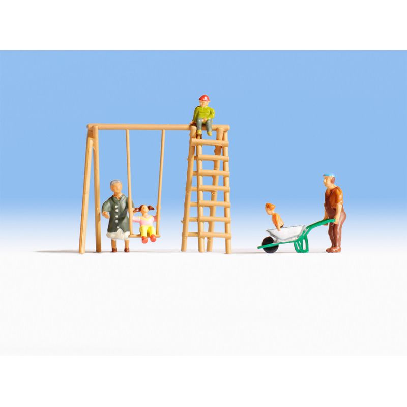 Noch 15589 Nagyszülők és unokák, mászókával