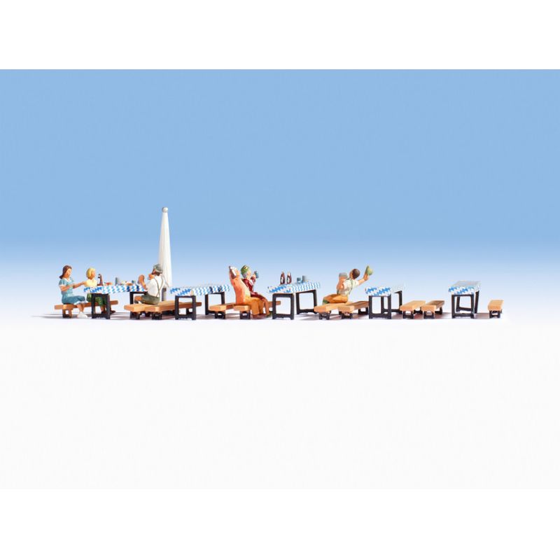 Noch 15830 Sörözőpadok figurákkal