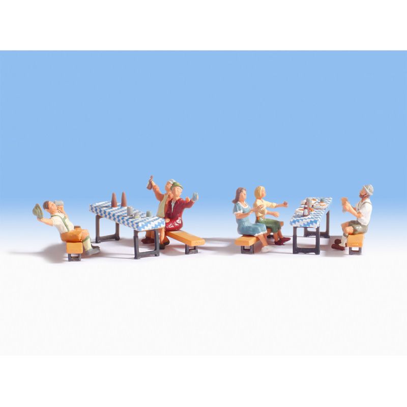 NOCH 15832 Sörözők Biergarten