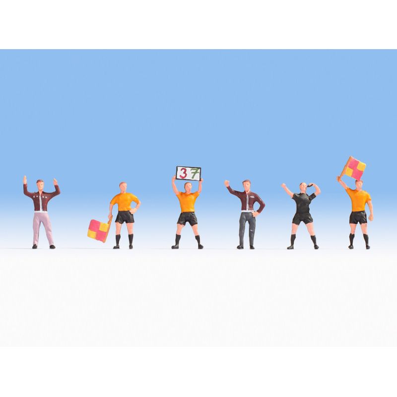 Noch 15989 Játékvezetők, partjelzők, edzők