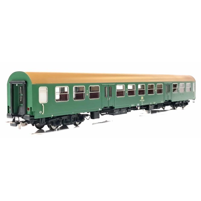 PIKO 28002 Személykocsi, Halberstadt, 2.o., barna tetővel, DR IV