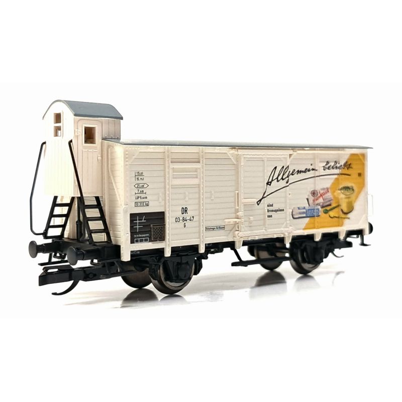 PIKO 47853 Zárt teherkocsi fékházzal, G02, Hexenkuss, DR III