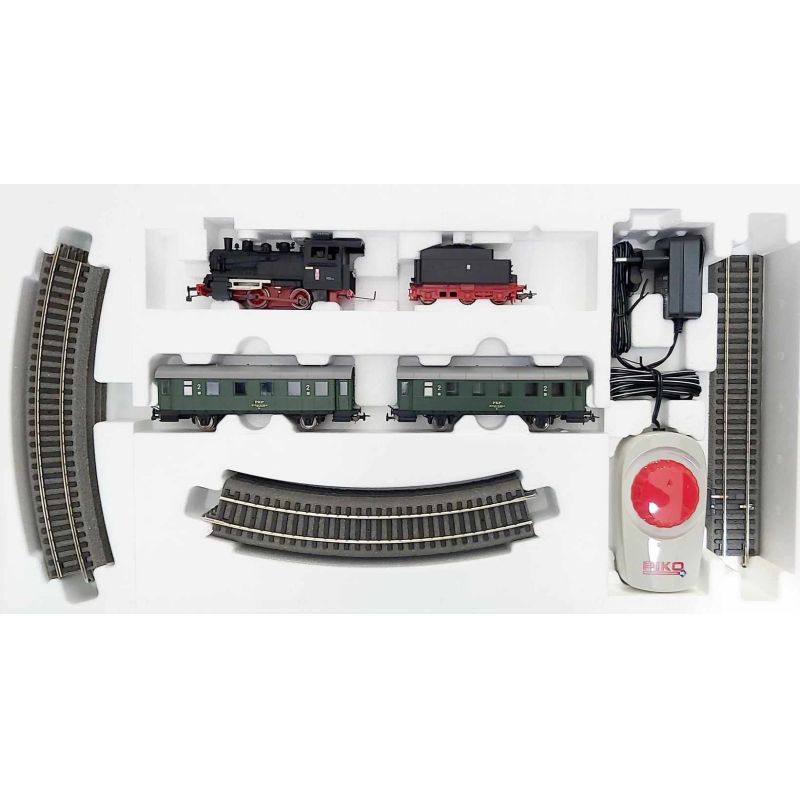 PIKO 97933 Kezdőkészlet, szerkocsis gőzmozdony személykocsikkal, PKP III, ágyazatos sínnel