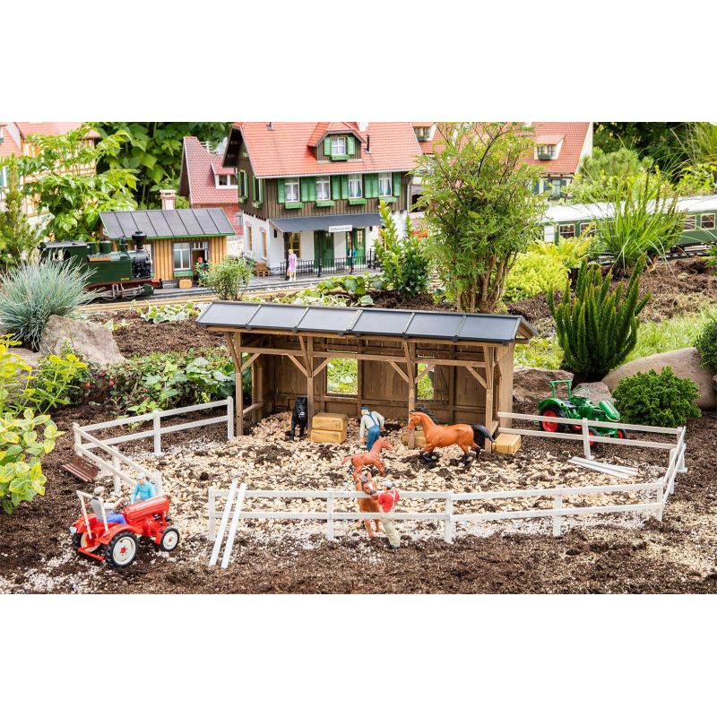 Pola 331146 Karám, kerítéssel