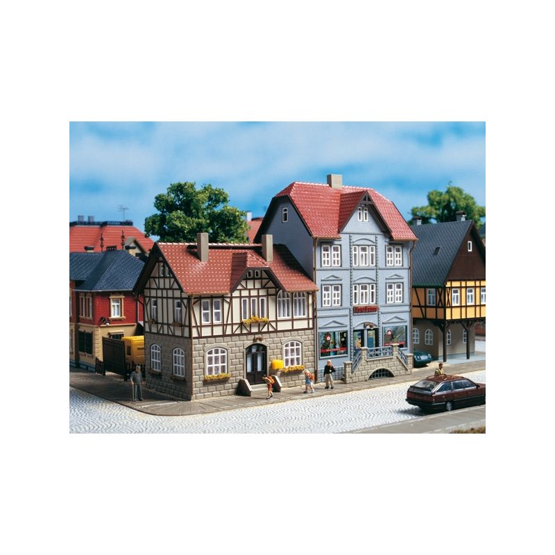 Auhagen 12346 Városi házak, Bahnhofstrasse 9/11, H0/TT