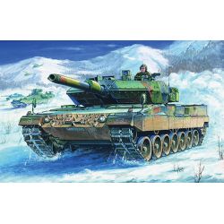 HOBBYBOSS 382402   Deutscher Leopard 2 A5/A   1:35