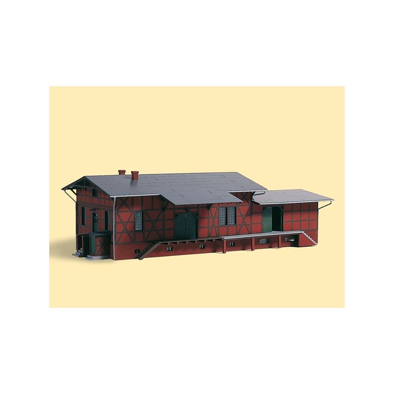 Auhagen 11383 Vasúti raktárépület rámpával